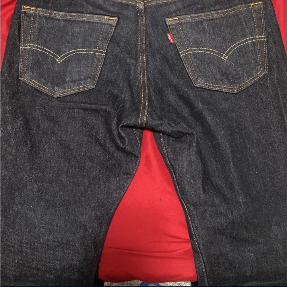 Only been worn 2 times and it’s still in great condition.